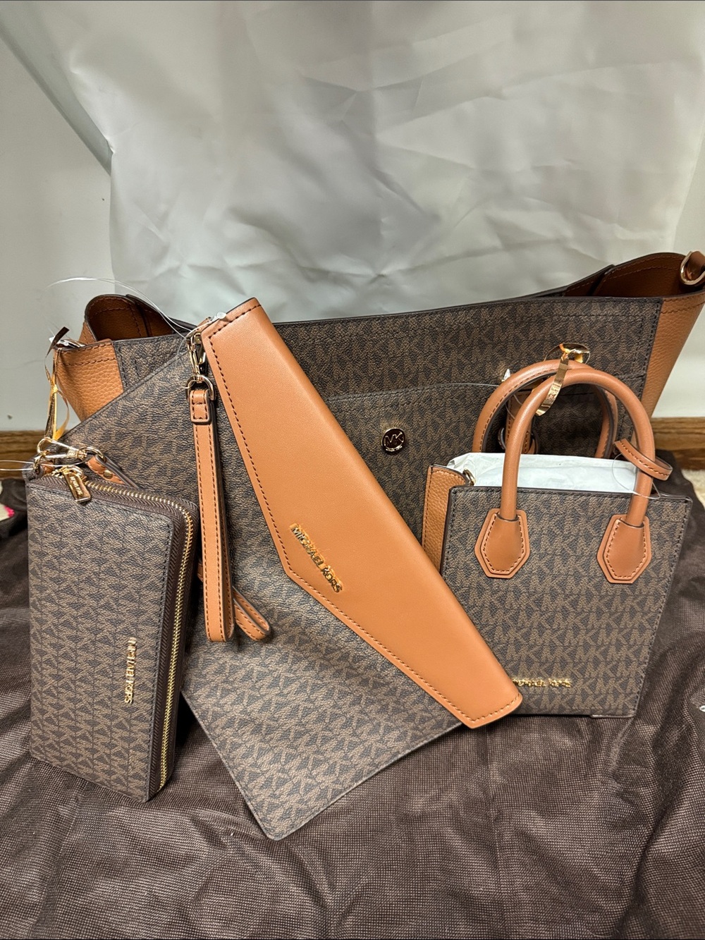 NWT Michael Kors Brown Monogram & Tan Leather Shoulder Bag Set